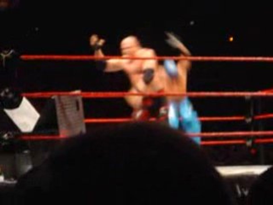 Kane se prend une marche Bercy