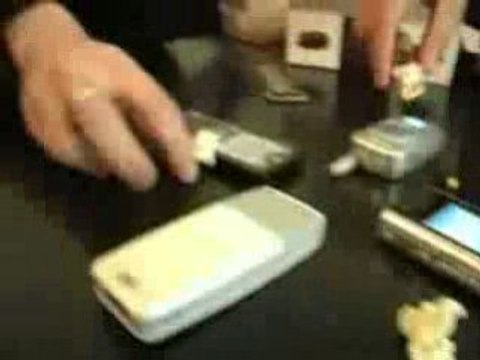 - Pop Corn + telephone portable= micro ondes x)