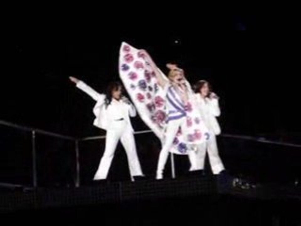 Madonna - Confessions tour - Lucky star - Paris 2006