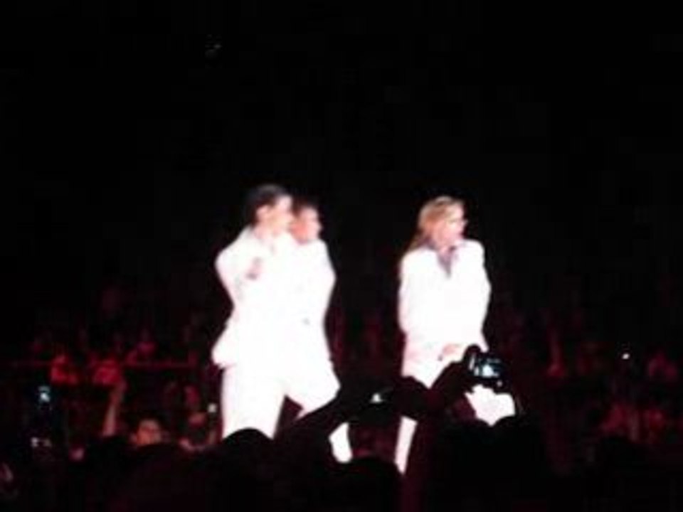 Madonna - Confessions tour - Music 2 - Paris 2006