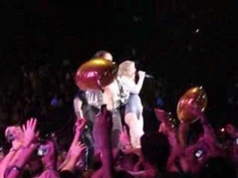 Madonna - Confessions tour - Hung up 3 - Paris 2006