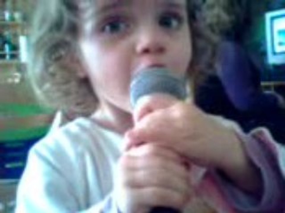 Fiona et son micro