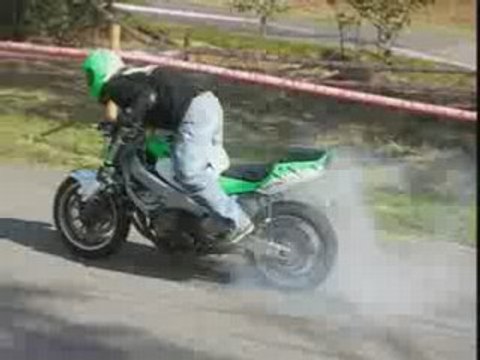 Motos stunt burn