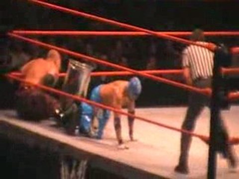 Raw live tour Paris Bercy Rey Mysterio vs Kane NO DQ match