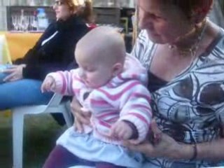 léna avec granny son arrière grand maman