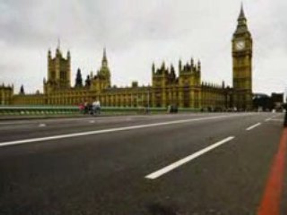 Gloria and Johnny pre-wedding/engagement in London