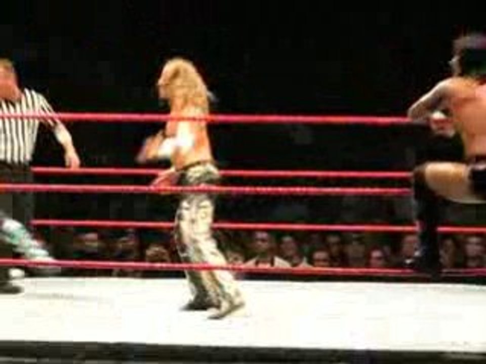 Raw à bercy : HBK / CM Punk vs Cade / Jericho