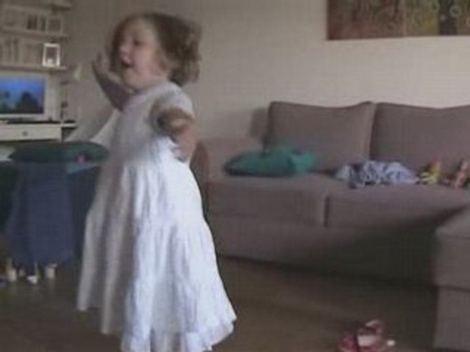 MATHILDE FAIT SON SPECTACLE