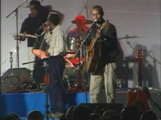 Raha mba manan'elatra - Mahaleo