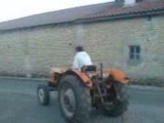 Journée a la campagne conduite du tracteur