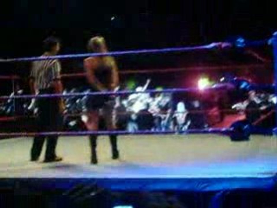 Paris Bercy - WWE Raw Live Tour - Entrée de Rey Mystério