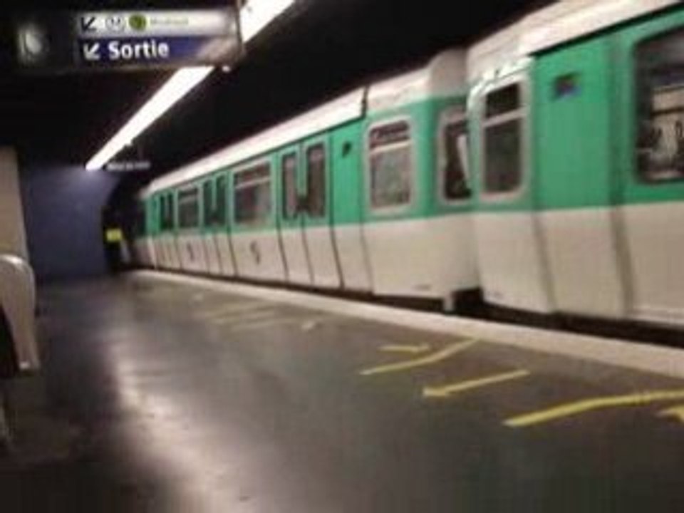 Métro Parisien - Ligne 13 - Station Miromesnil