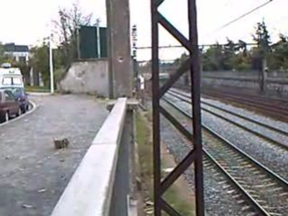 BB 7200 nez cassé+2 trains TER à Lyon le 30.09.08