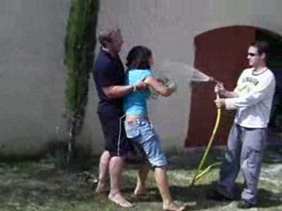 Les castors aiment l'eau, astrid adore l'eau donc astrid....