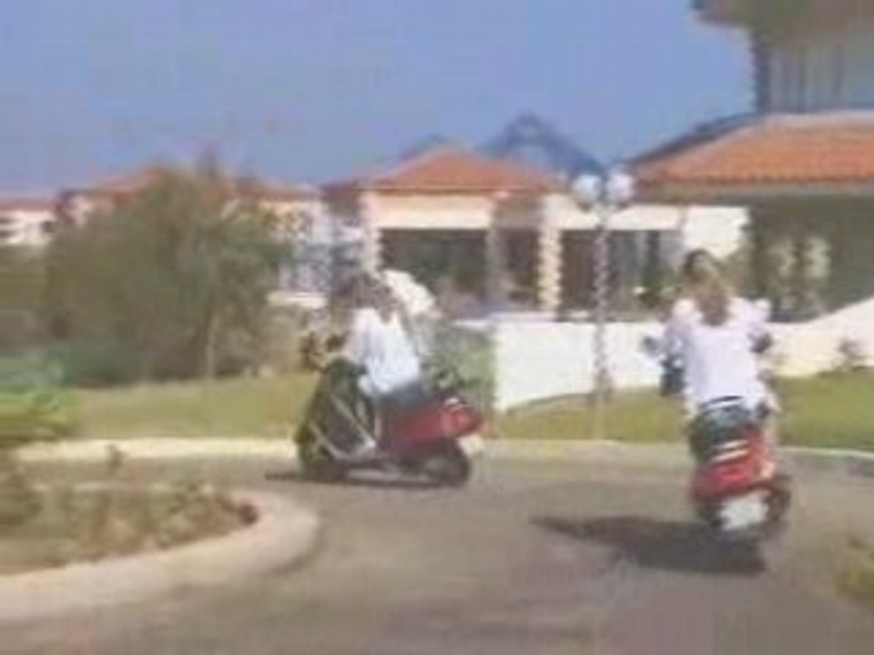 BlondeenScooter