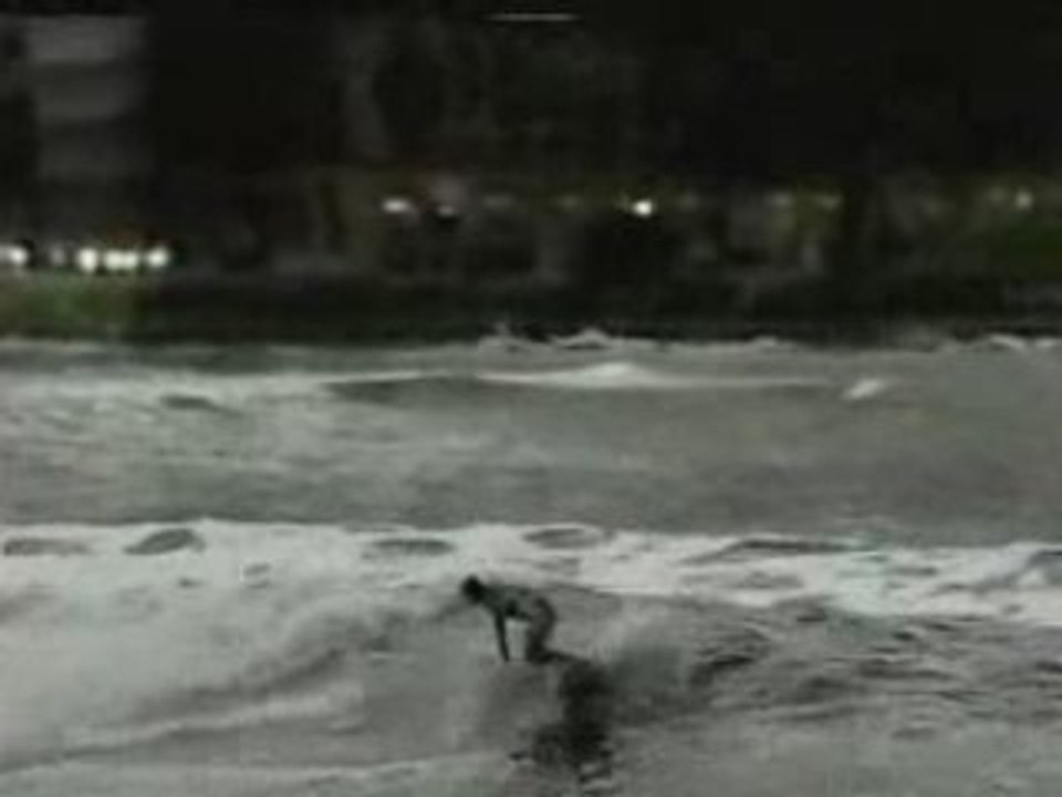 Surfeur extrême ou dynamite surfing