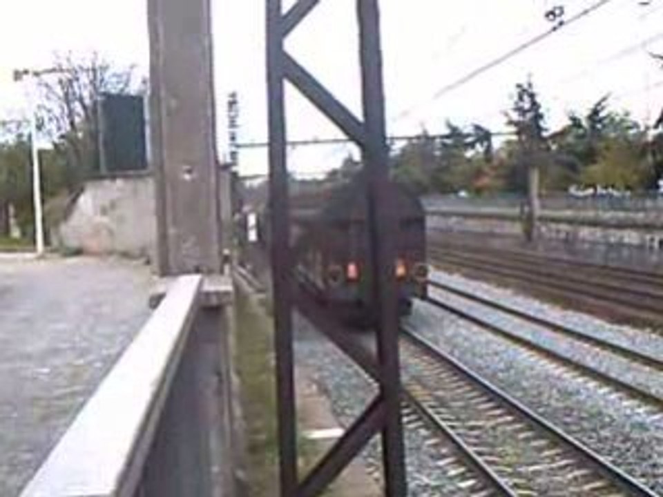 train de marchandise et train ter à Lyon le 1.10.08