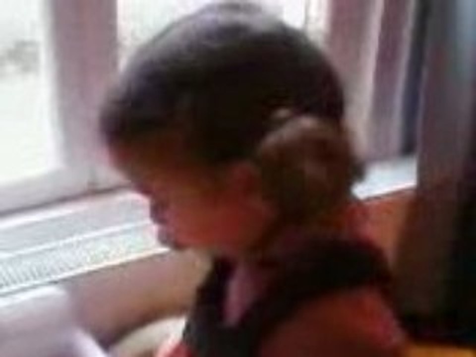 C1 (2 ans 3/4) au téléphone avec Mamie