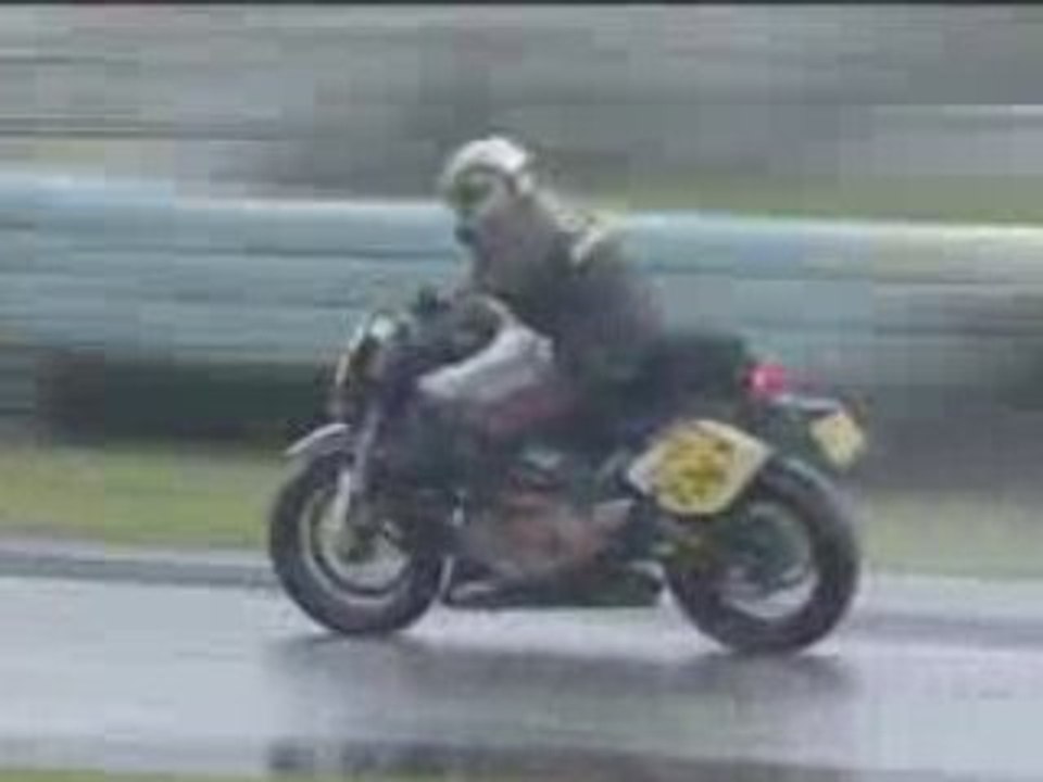 Dark Dog Moto Tour 2008, Croix-en-Ternois : Sous la pluie !