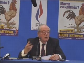 Jean-Marie Le Pen  : Conférence de presse sur la crise
