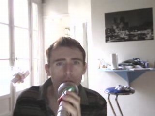 Wiwi égratigne "Strong enough"