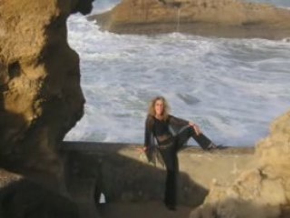 Clip la chanteuse de bal