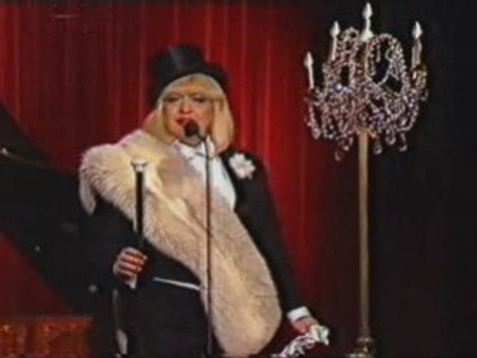 Marlene (I) Die Haube eingedellt