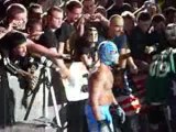 sortie de rey mysterio (raw paris 17.09.08)