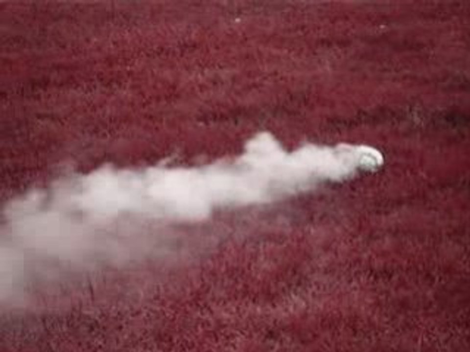 Fumigène = 6 balles de ping-pong + aluminium + feu