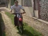 Antoine en mode moto cross
