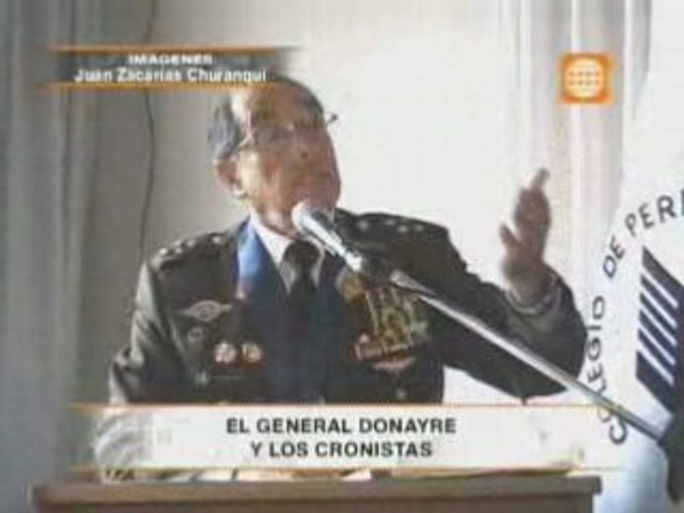 General Edwin Donayre cuenta chistes a los periodistas