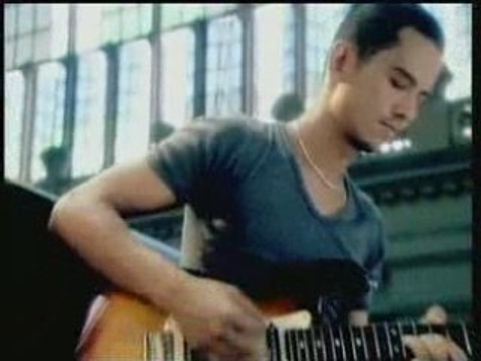 Tai Tanawuth ThaÏland karaoké musique