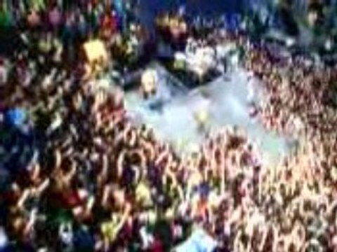 petit live des jonas brothers ''lovebug''