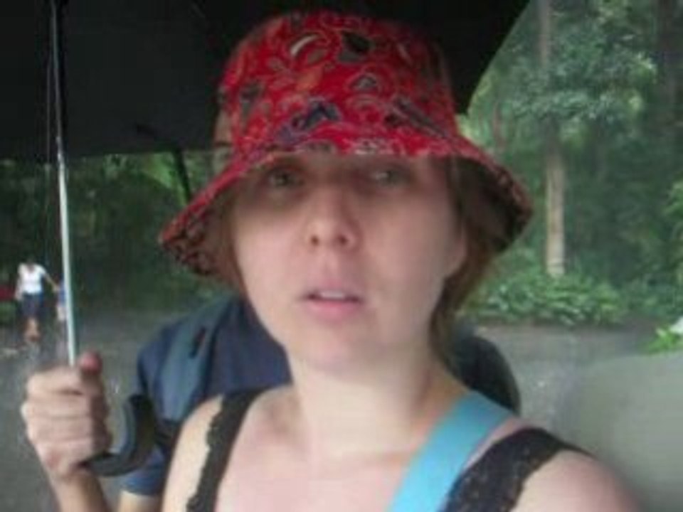 Sous la pluie diluvienne, Singapour