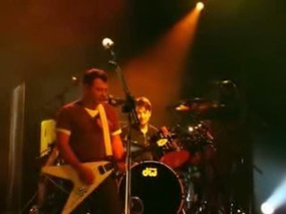 Umbrella - Manic Street Preachers (Rihanna Cover)