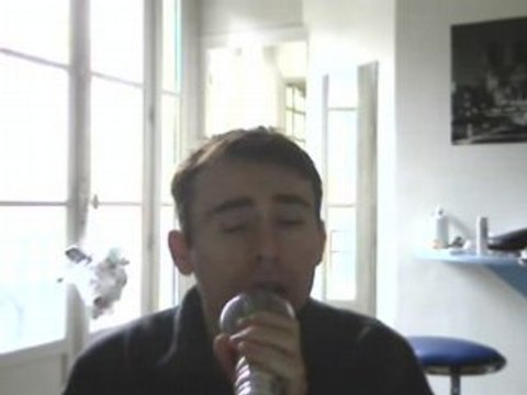 Wiwi égratigne Dis moi