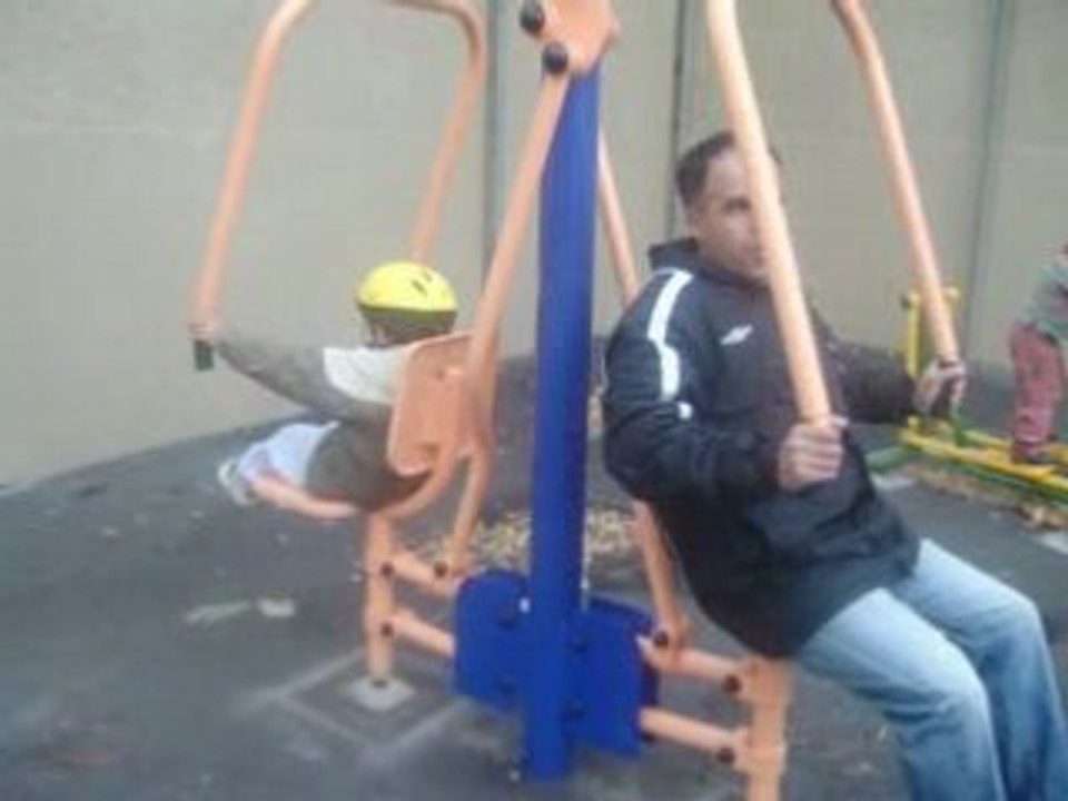 malou et son papa en séance de fitness