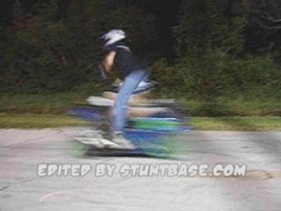 saut par dessus un scooter