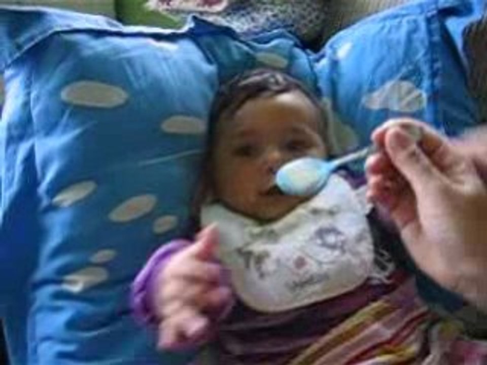 Pınar besleniyor 001