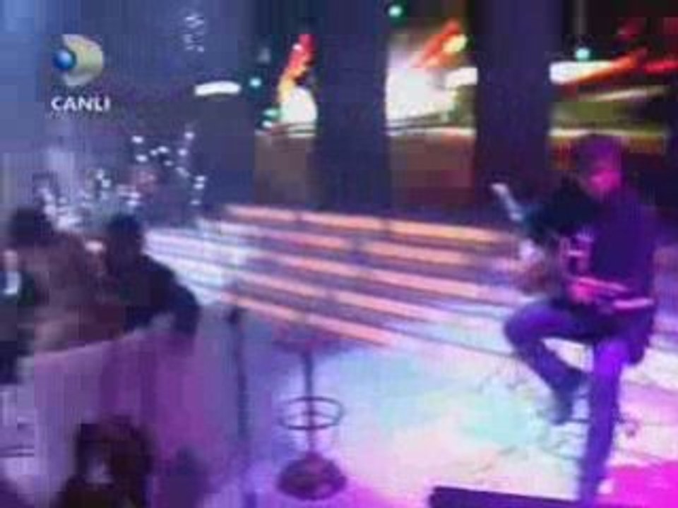 Paramparça (Canlı-Beyaz Show)