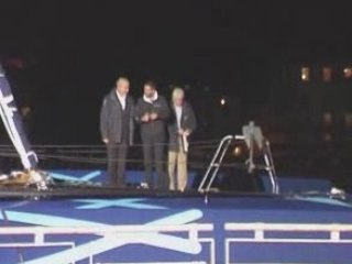 Baptême du Maxi Trimaran à Nantes - bouteille de champagne