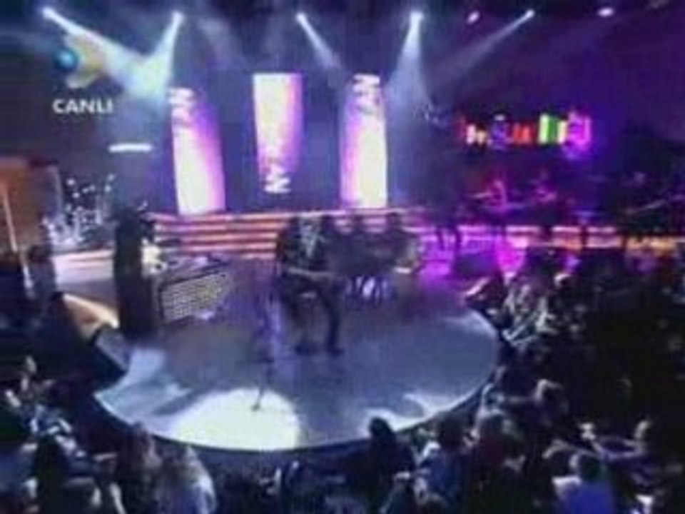 Yağmur (Canlı Beyaz Show)