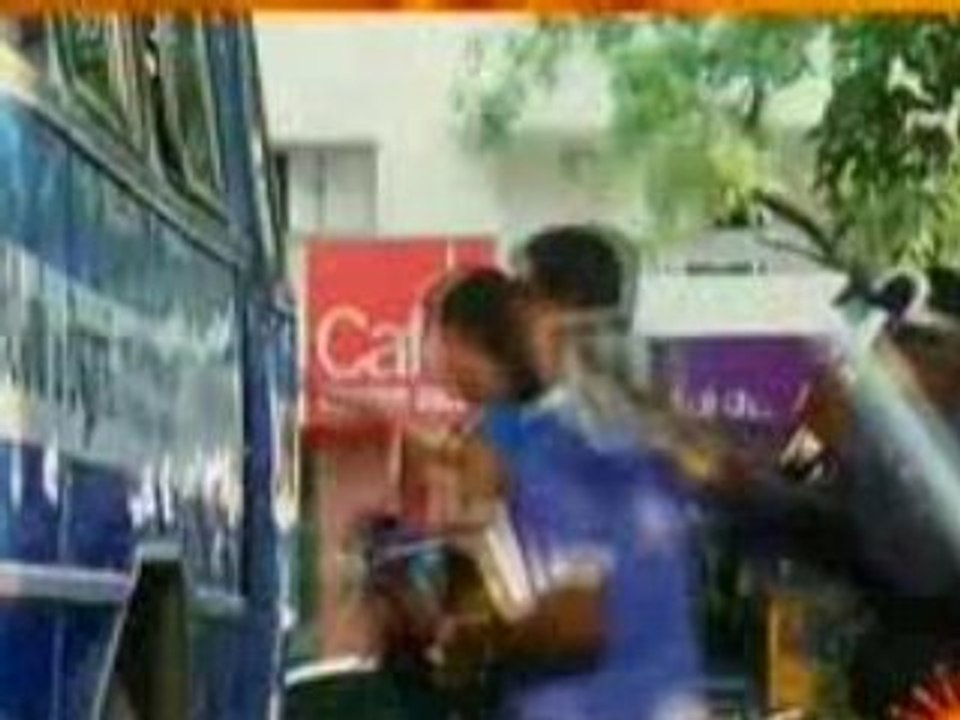 kathalil vizunthen_un thottathu poo