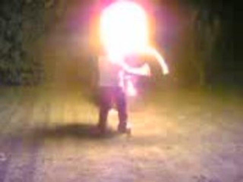 Aksel~tiju~crache~feu