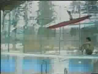 Лодка в басейн