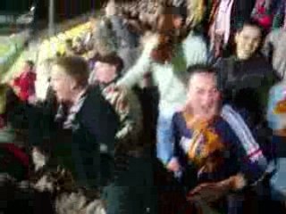 Quand la tribune se met à chanter