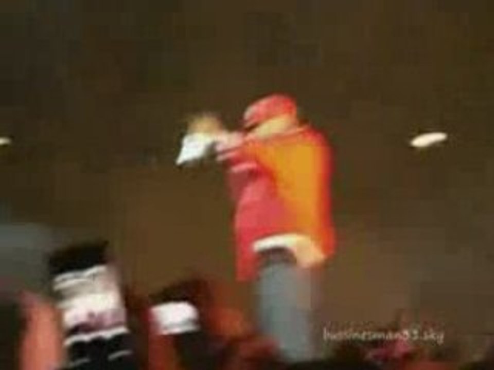 BOOBA JETTE SA BOUTEILLE