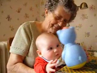 Jeanne joue chez mémé