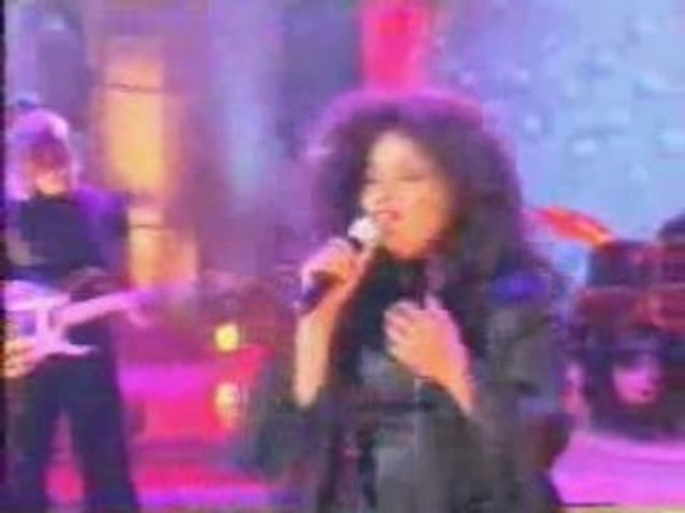 Chaka Khan & Ricardo -  "Ain't Nobody" on BBC 1