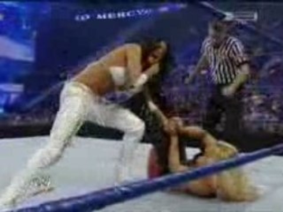 Beth Phoenix vs Candice Michelle